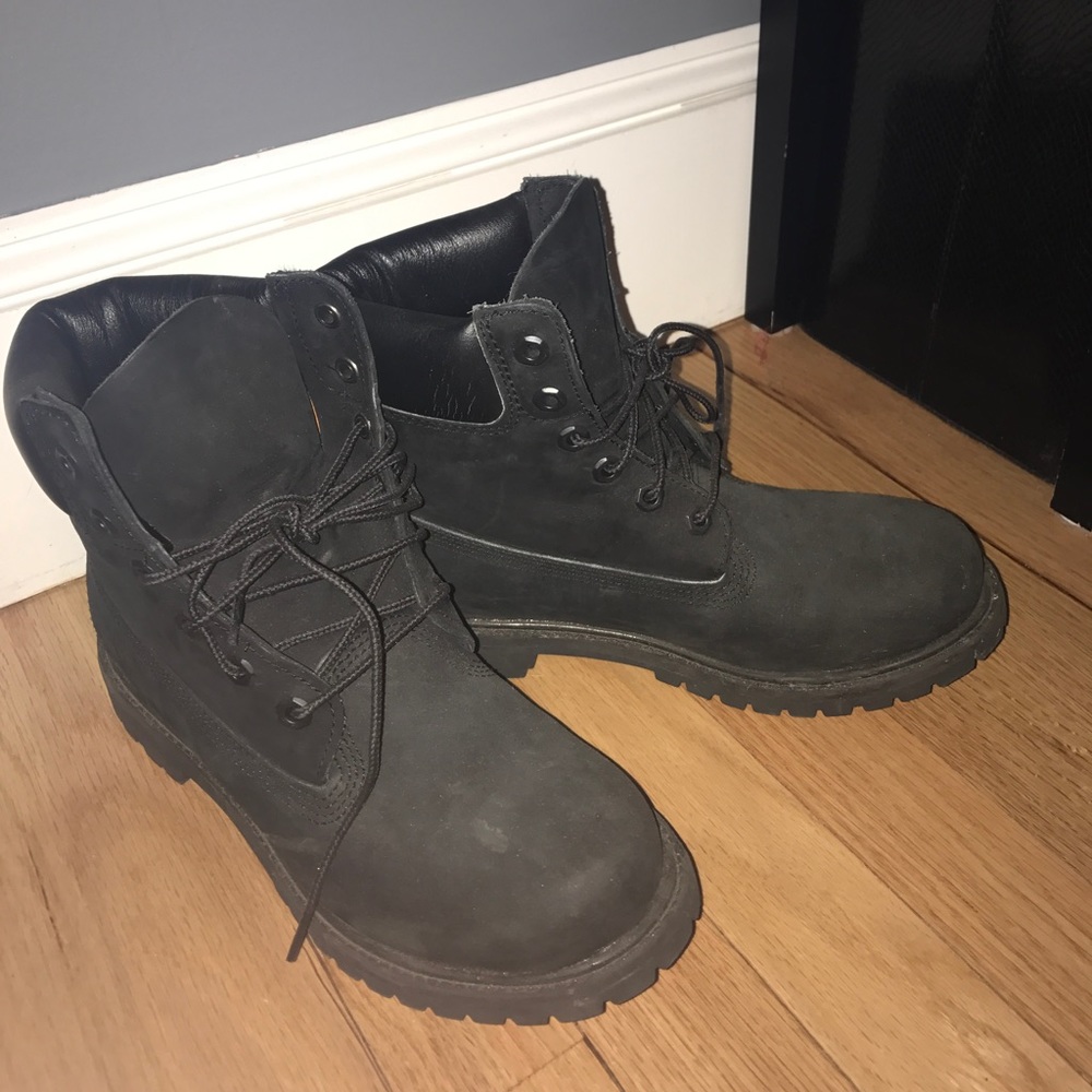 WORN ONCE BLACK TIMBERLANDS!!!!